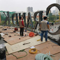 Thi Công Logo Chữ Nổi Ngoài Trời